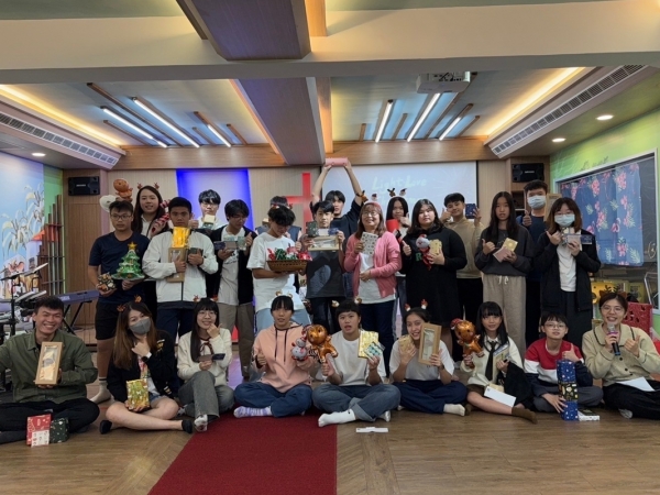 2024.12.07 𝐿𝑖𝑔ℎ𝑡．𝐿𝑜𝑣𝑒 𝐶ℎ𝑟𝑖𝑠𝑡𝑚𝑎𝑠  愛更亮點．慶聖誕-晚點不一young·與穌哥動ㄘ動